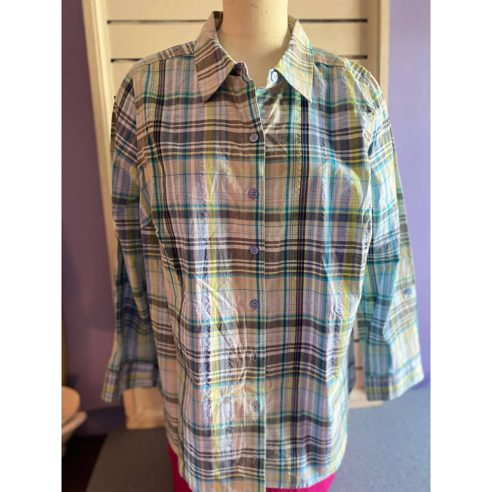 CJ Banks Woman’s button up size 14 blues roll up sleeves curved hems cotton NWT
